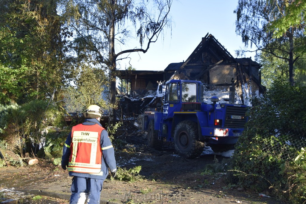 Grossfeuer Einfamilienhaus Siegburg Muehlengrabenstr P1173.JPG - Miklos Laubert